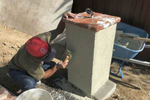 Plaster / stucco application at lamp pillars